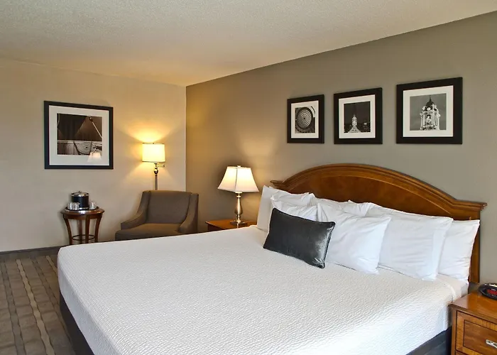 Inn At The Convention Center